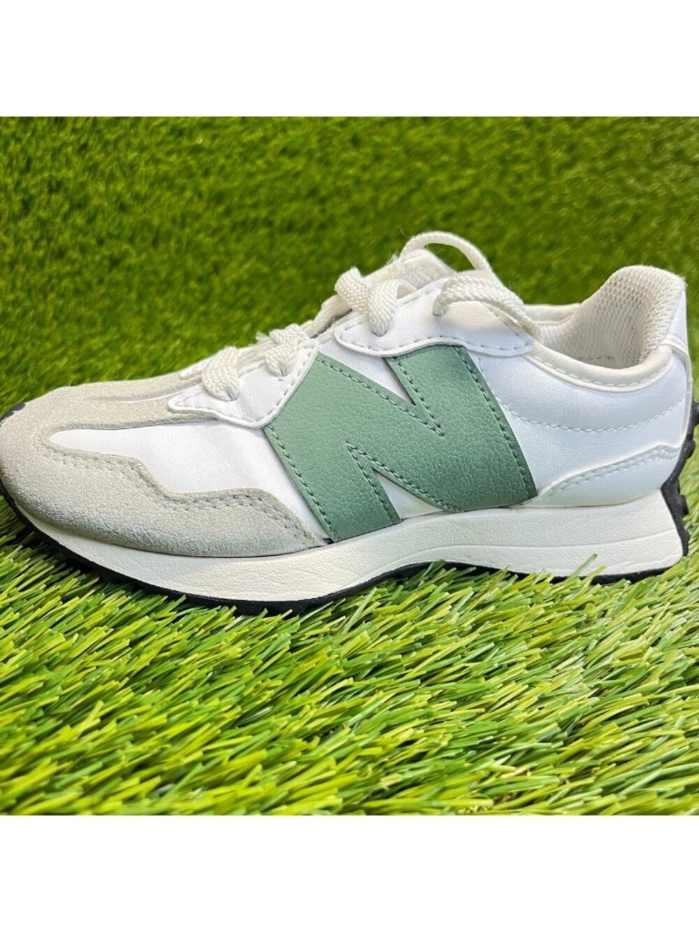 New Balance 327 Boys Size 11.5C White Green Athletic Running Shoes Sneakers